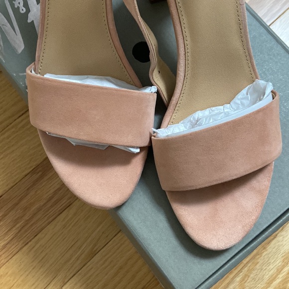 NWT H&M Premium Genuine Leather Suede Block Heel Sandals - Picture 3 of 8